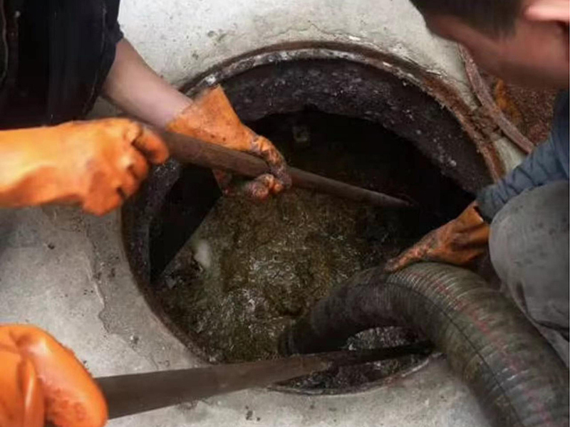 磁县清理化粪池时如何避免沼气的危害?